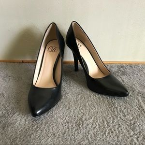 Black stiletto pumps